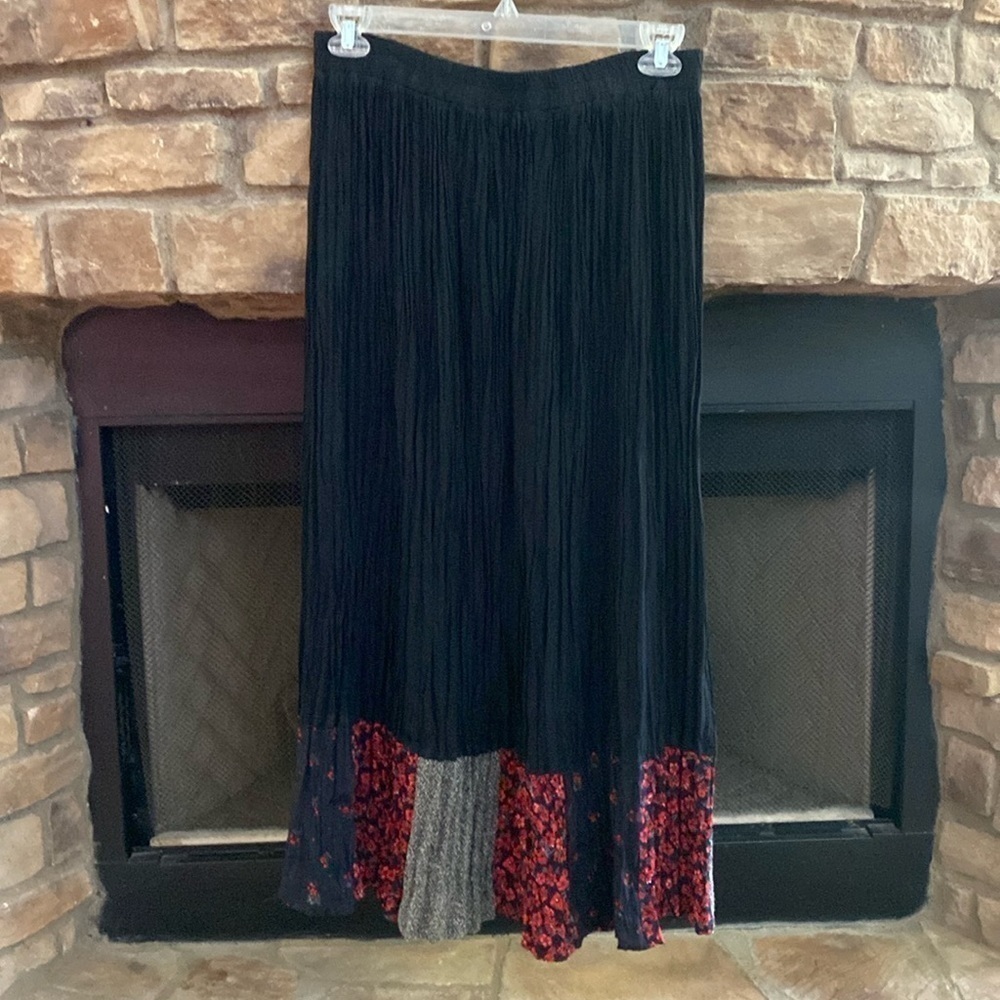 NWT Stonebridge red and black pleated skirt with elastic waistband.  Size 1X